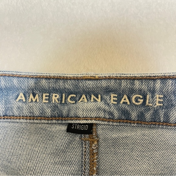 American Eagle Outfitters Women's Strigid Mom Jean Light Wash Size 2 - Picture 10 of 16